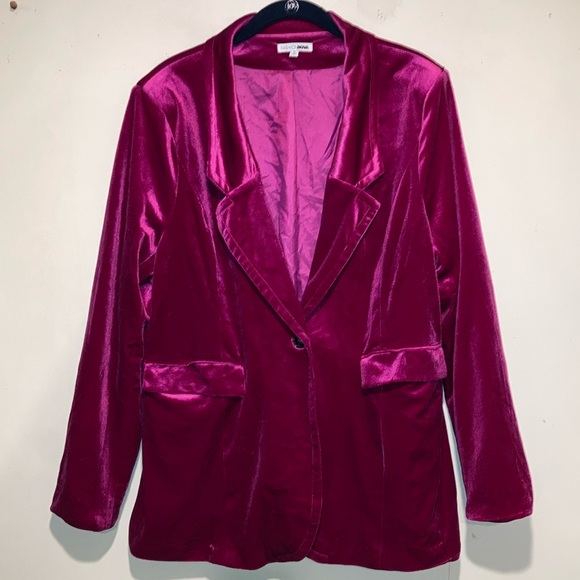 Fashion Nova Jackets & Blazers - Velvet Blazer in Rich Fuschia Size 1X
